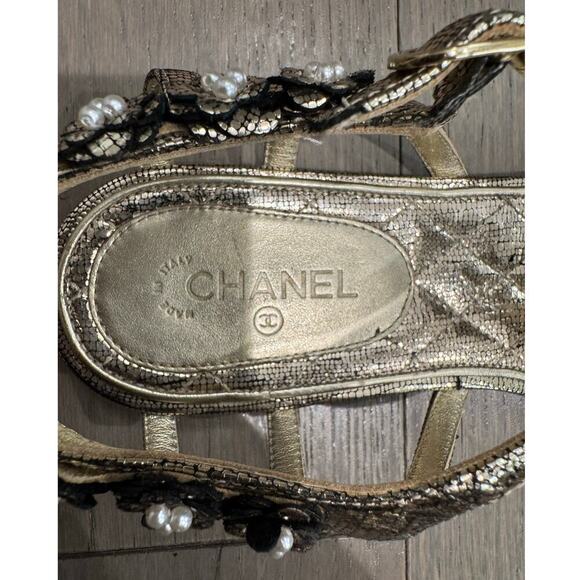 Chanel 38C Pewter Silver Oxidized Silver Thong Sandals Pearl Flower Camellia - Picture 9 of 11